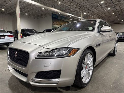 Used 2017 Jaguar XF Prestige image 22
