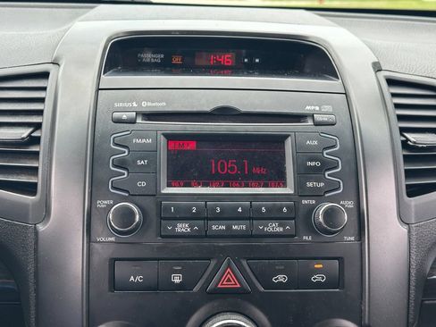 Used 2013 Kia Sorento LX FWD image 23