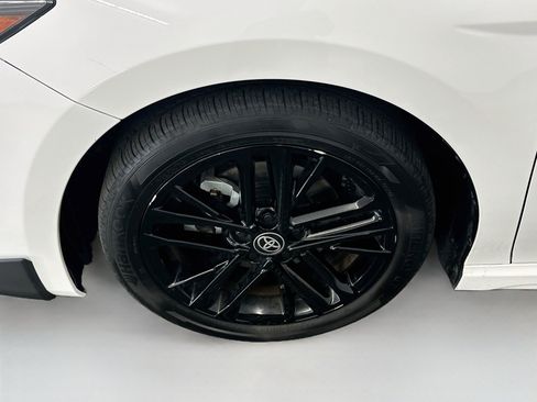 Used 2025 Toyota Camry SE FWD image 11