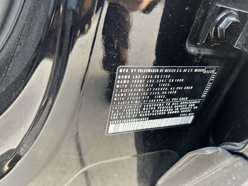 Used 2024 Volkswagen Taos SE w/ Panoramic Sunroof Package image 32