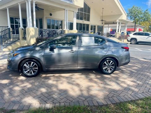 Used 2023 Nissan Versa SV image 2