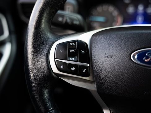 Used 2021 Ford Explorer XLT image 13