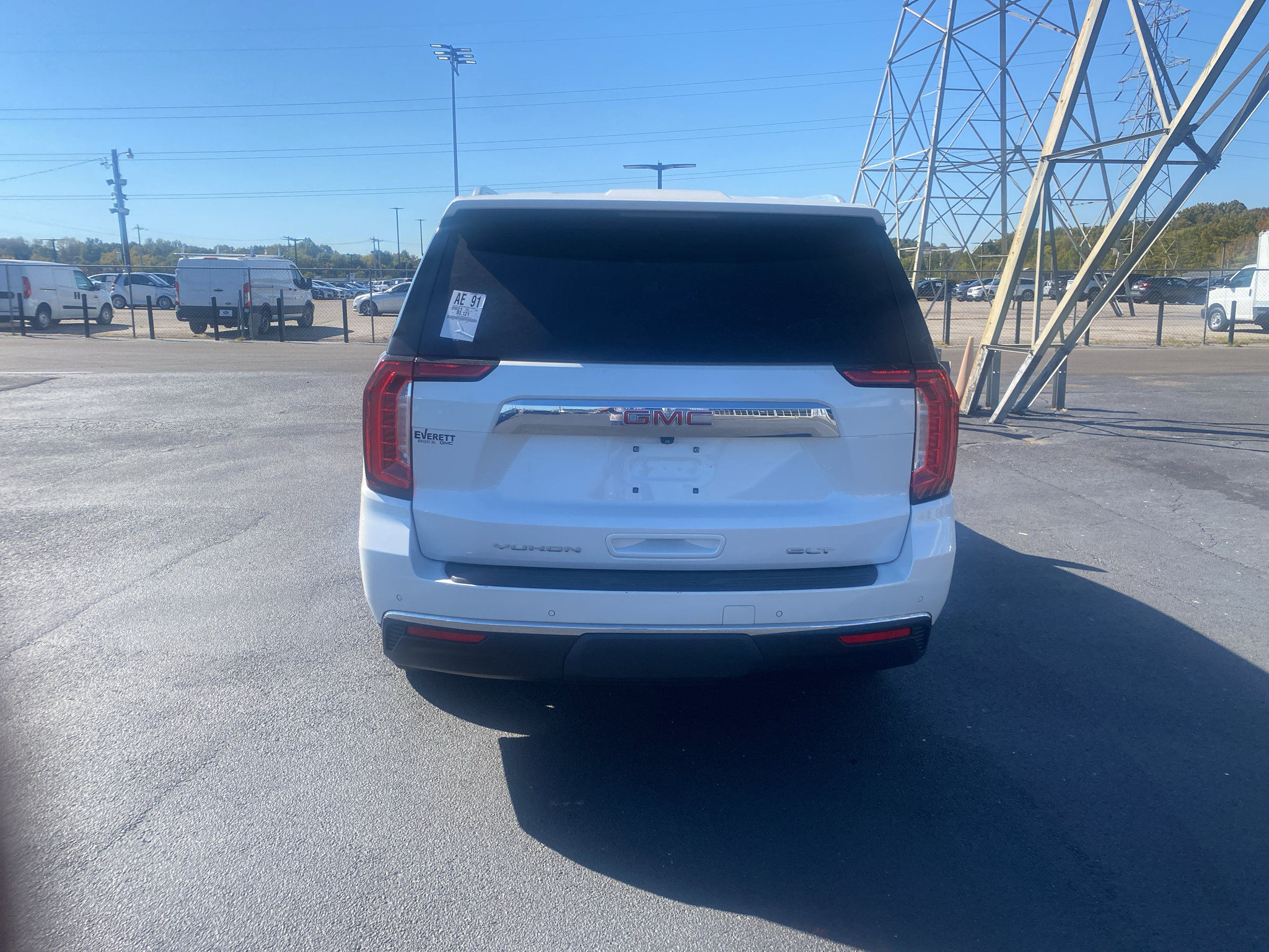 Used 2021 GMC Yukon SLT w/ SLT Luxury Package RWD image 4