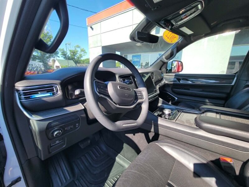 Used 2022 Jeep Wagoneer Series II AWD/4WD image 15