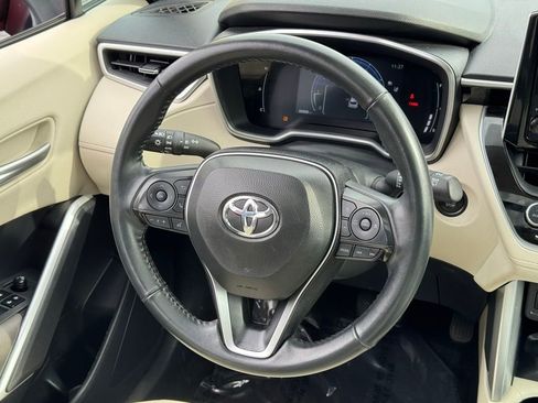 Certified 2024 Toyota Corolla Cross XLE image 18