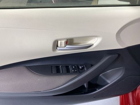 Used 2020 Toyota Corolla LE image 10