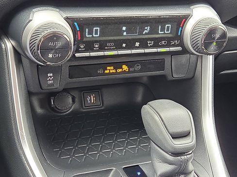 Used 2025 Toyota RAV4 XLE w/ Convenience Package AWD/4WD image 19