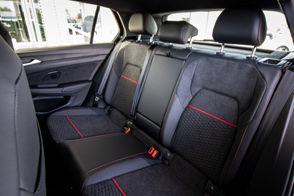 New 2026 Volkswagen GTI SE FWD image 31