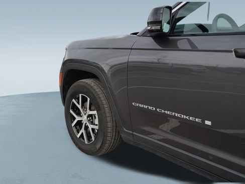 Used 2024 Jeep Grand Cherokee Limited image 35