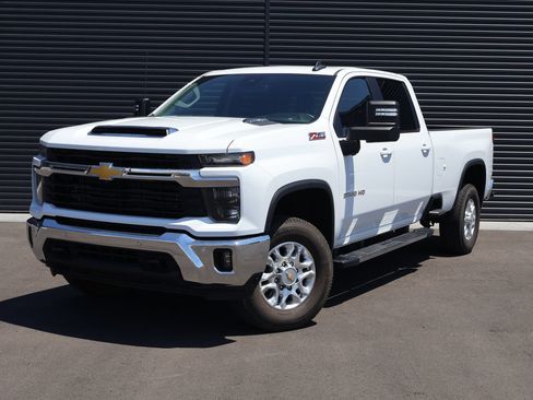 Used 2025 Chevrolet Silverado 3500 LT w/ Safety Package AWD/4WD image 1