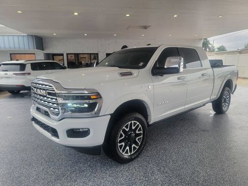 Used 2025 RAM 2500 Limited AWD/4WD image 1