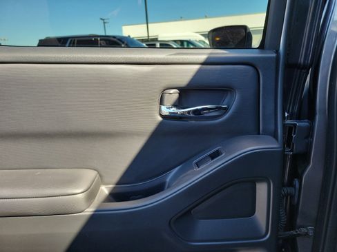 Used 2023 Nissan Frontier SV w/ Tow Package image 12