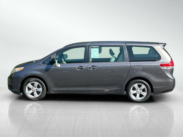Used 2013 Toyota Sienna L w/ Towing Pkg FWD image 7