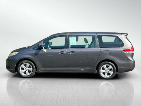 Used 2013 Toyota Sienna L w/ Towing Pkg FWD image 7