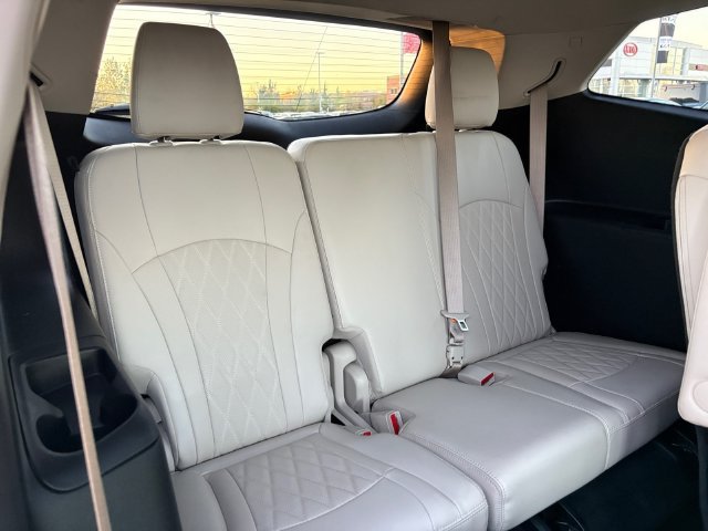 Used 2024 Buick Enclave Avenir w/ Avenir Technology Package AWD/4WD image 16