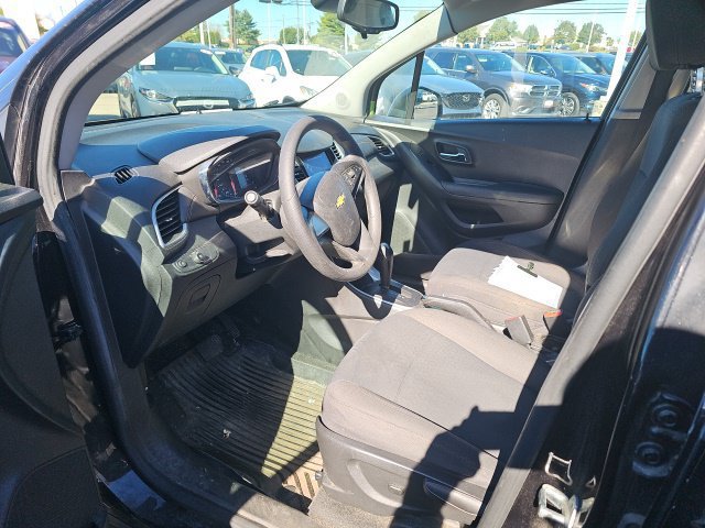 Used 2020 Chevrolet Trax LS FWD image 3