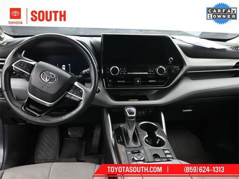 Used 2023 Toyota Highlander Limited image 10