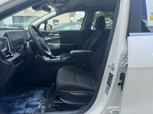 Used 2025 Kia Sportage LX FWD image 25
