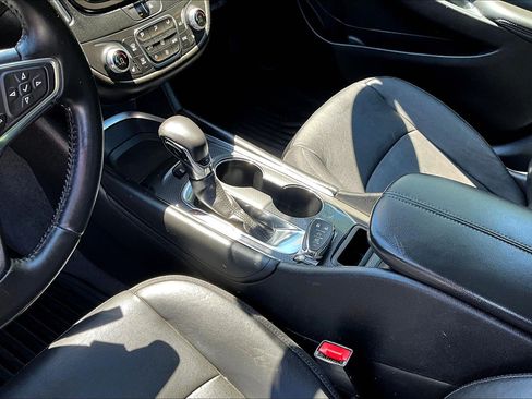 Used 2021 Chevrolet Malibu LT w/ Leather Package FWD image 10