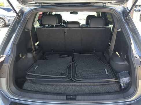 Used 2023 Volkswagen Tiguan SE R-Line FWD image 10