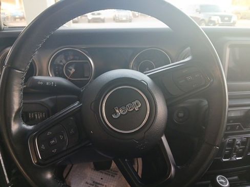 Used 2022 Jeep Gladiator Sport image 14