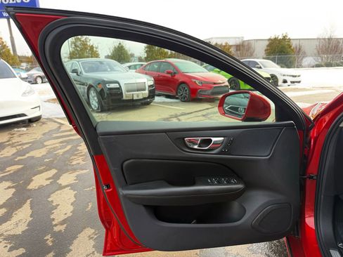 Used 2019 Volvo S60 T5 Momentum image 14
