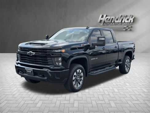 Used 2024 Chevrolet Silverado 2500 Custom w/ Custom Value Package AWD/4WD image 5