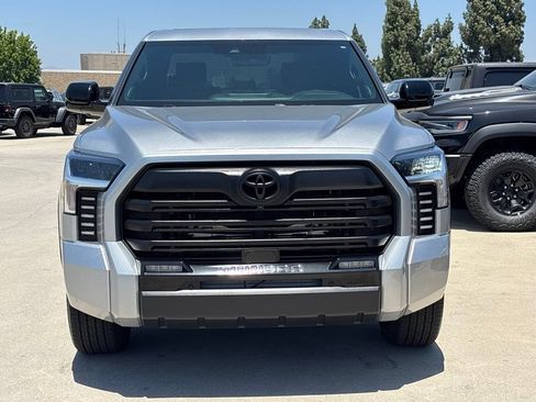 Used 2025 Toyota Tundra Limited AWD/4WD image 8