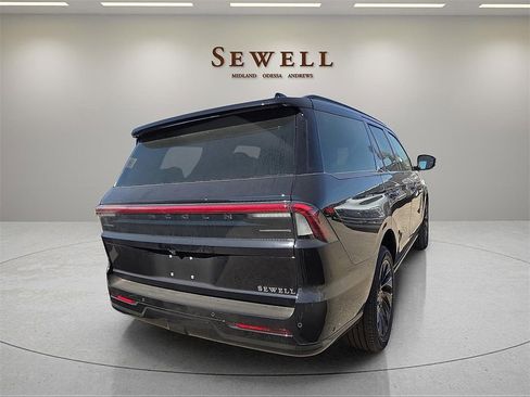 New 2025 Lincoln Navigator Reserve w/ Jet Appearance Package image 4