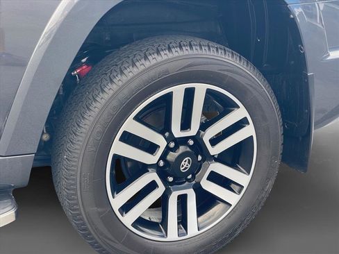 Used 2023 Toyota 4Runner Limited AWD/4WD image 29
