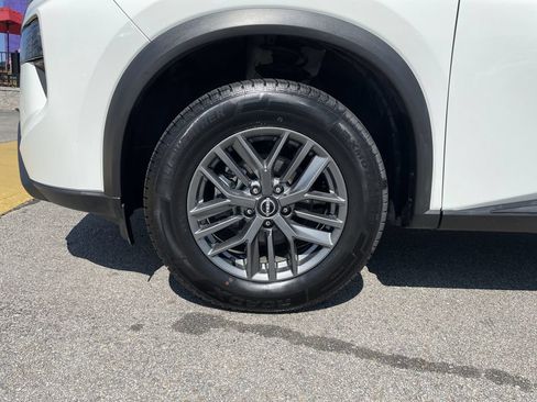 Used 2024 Nissan Rogue S FWD image 9