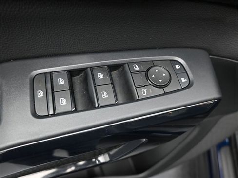 Used 2025 Nissan Pathfinder SV image 13