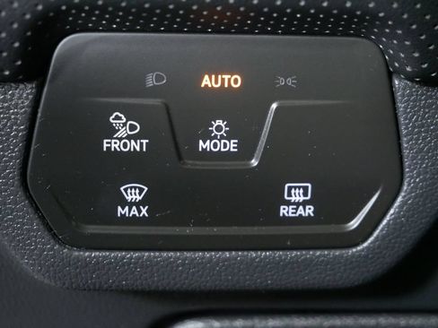 Used 2024 Volkswagen Atlas SE w/ Panoramic Sunroof Package AWD/4WD image 24