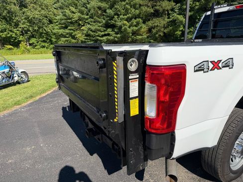 Used 2017 Ford F250 XL w/ Power Equipment Group AWD/4WD image 18