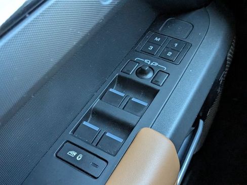 Used 2024 Land Rover Defender 130 X AWD/4WD image 24