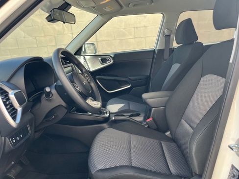 Used 2025 Kia Soul LX w/ LX Technology Package image 25