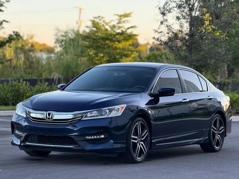 Used 2017 Honda Accord Sport image 14