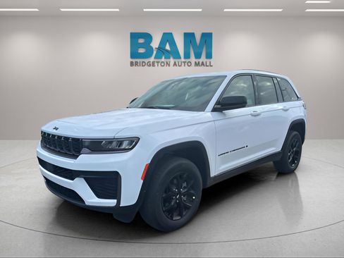 New 2026 Jeep Grand Cherokee Altitude image 3