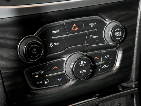 Used 2021 Chrysler 300 Touring L image 31