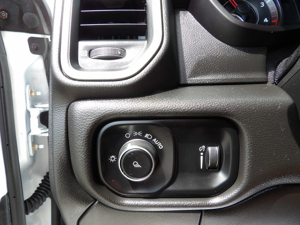 Used 2021 RAM 3500 Tradesman w/ Chrome Appearance Group AWD/4WD image 19