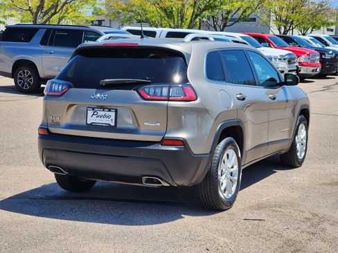 Used 2019 Jeep Cherokee Latitude w/ Popular Appearance Group AWD/4WD image 3