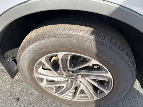 Used 2024 Lincoln Aviator AWD image 9