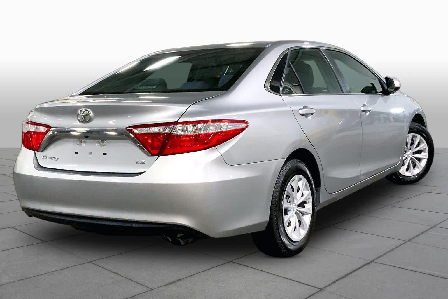 Used 2017 Toyota Camry LE FWD image 13