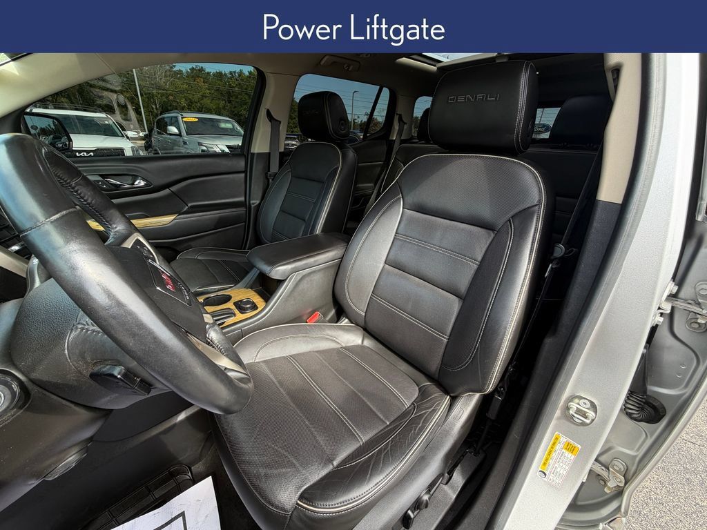 Used 2018 GMC Acadia Denali w/ Technology Package FWD image 10
