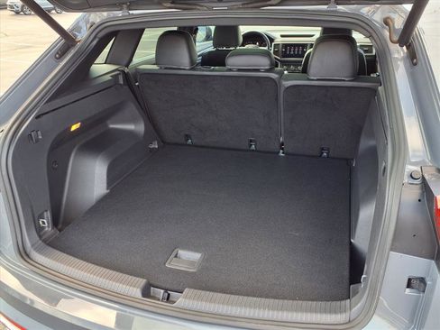 Used 2021 Volkswagen Atlas Cross Sport SE image 28