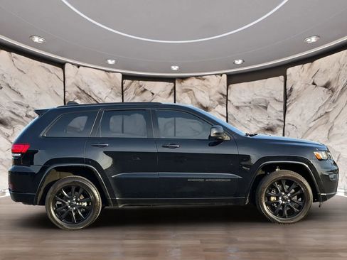 Used 2021 Jeep Grand Cherokee Laredo X image 4