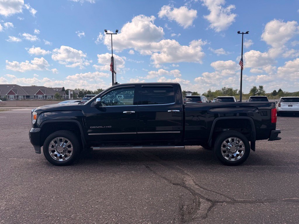 Used 2016 GMC Sierra 2500 Denali w/ Duramax Plus Package AWD/4WD image 10