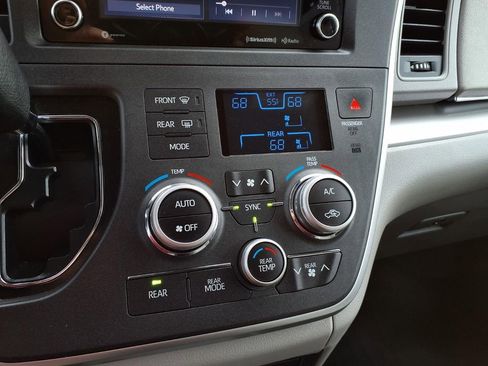 Used 2020 Toyota Sienna LE image 13