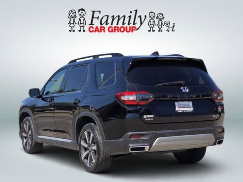 Used 2025 Honda Pilot Touring image 3