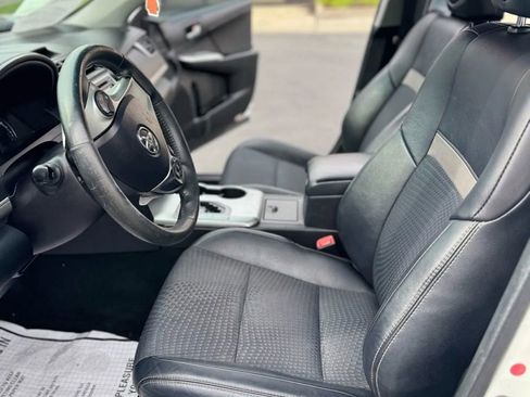 Used 2014 Toyota Camry SE image 14